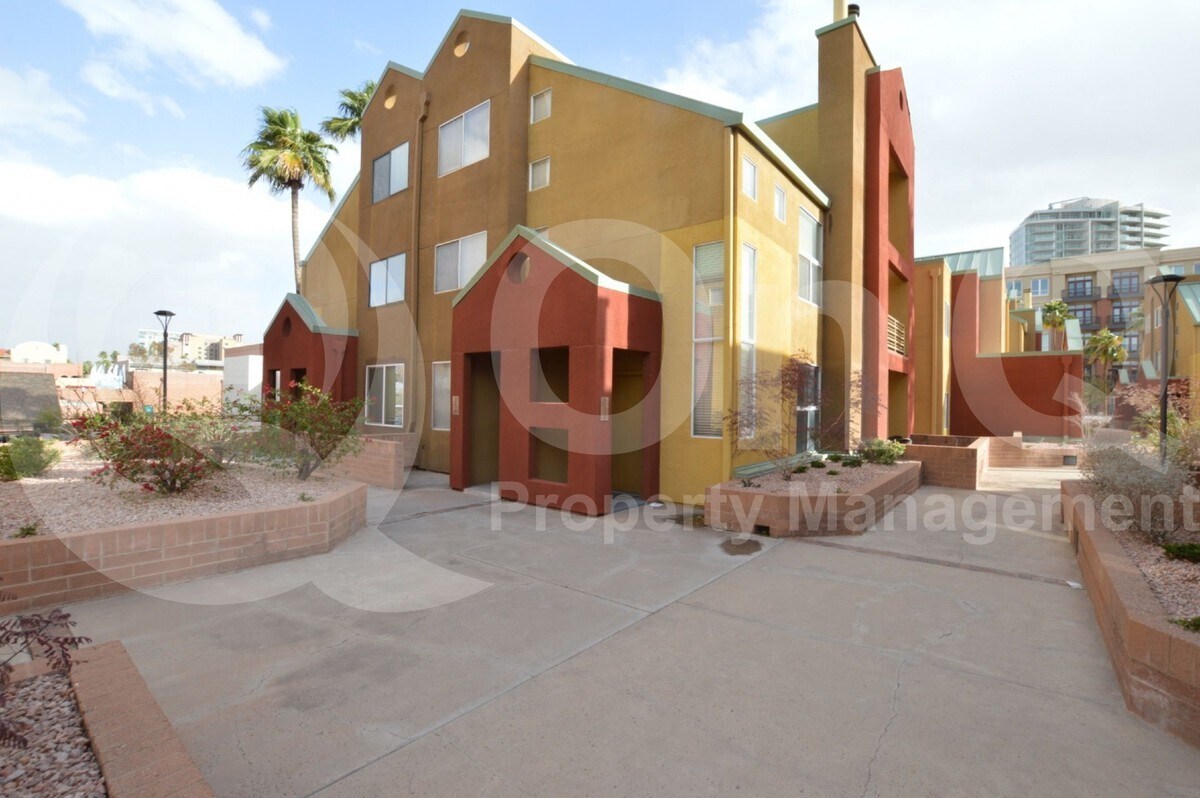 Foto principal - 154 W 5th St