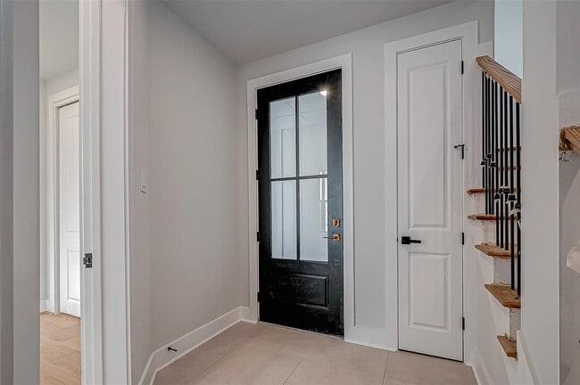Building Photo - 1222 W 24th St