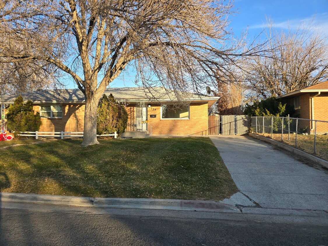 Primary Photo - Richardson Duplex