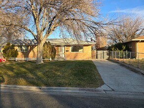 Building Photo - 238-244 Richardson Dr