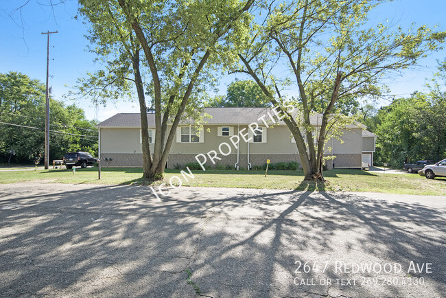 Foto del edificio - 2647 Redwood Ave