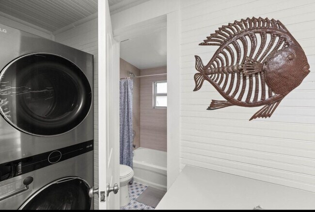 Lavadora y secadora - 3477 Hibiscus St