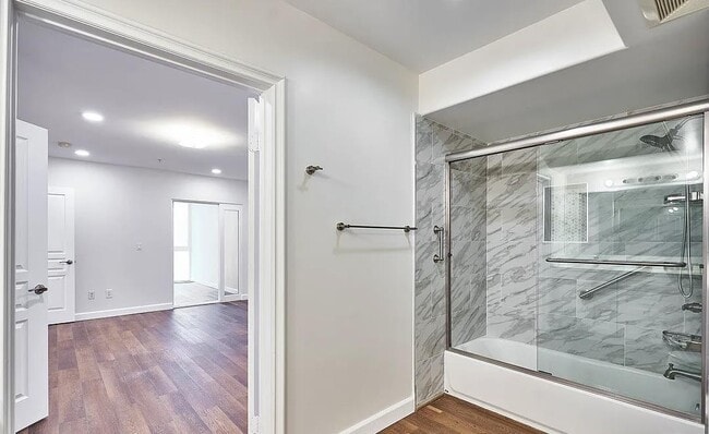 Foto del edificio - 1036 S Serrano Ave