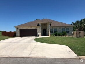 Building Photo - 237 Meadowlakes Dr