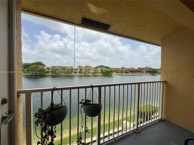 Foto del edificio - 450 NW 214th St