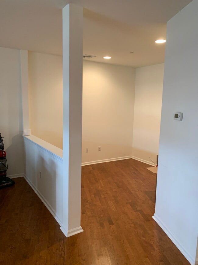 Building Photo - 321 Carson Ter