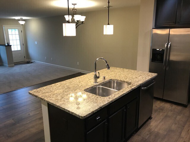 Foto del edificio - Available April 1st Spacious 3 Bedroom 2.5 Bath Townhome in Lake Elmo