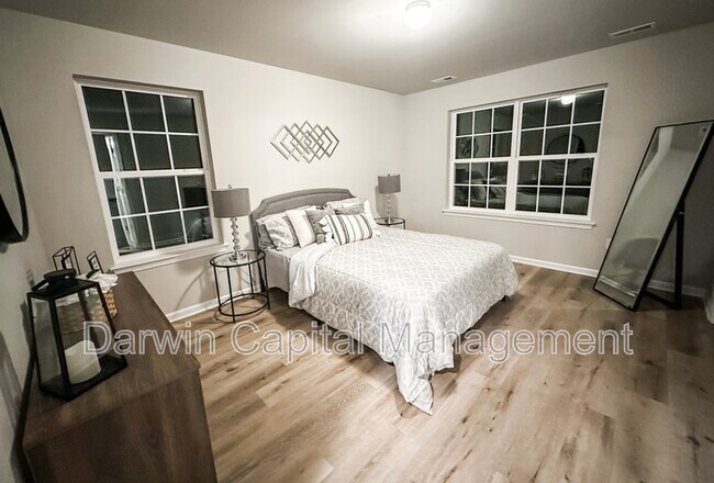 Foto del edificio - 385 N Tuckahoe Rd