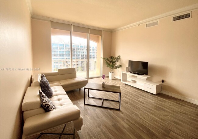 Foto del edificio - 3001 NE 185th St