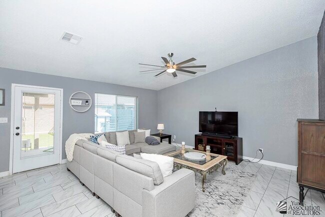 Foto del edificio - 7928-7942 E 42nd Ln