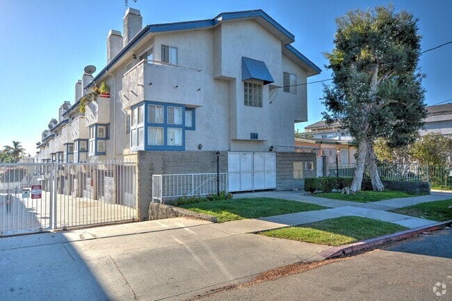 Building Photo - 534 Venice Way