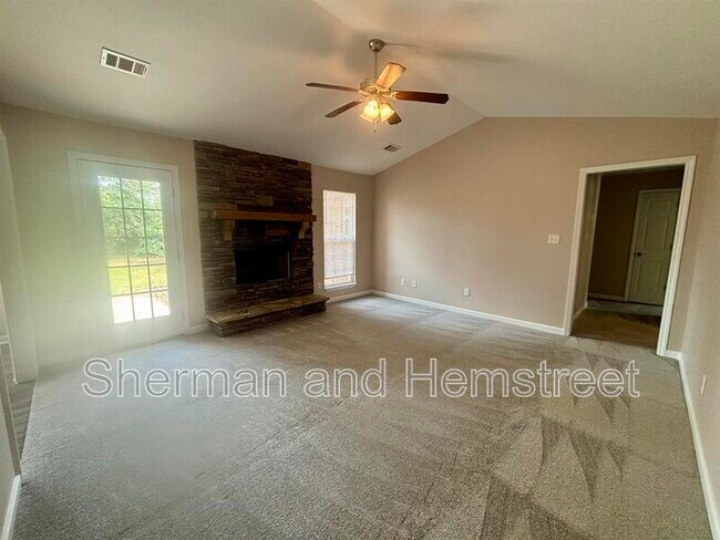 Foto del edificio - 636 Bridgton Dr