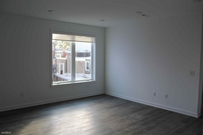 Building Photo - 1 br, 1 bath  - 1636-54 W FLORA ST Unit 1E