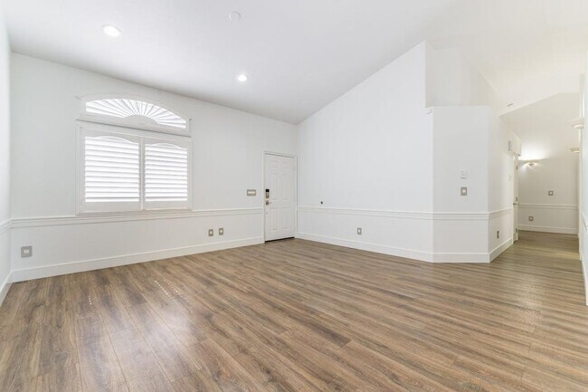 Building Photo - 3760 Yorba Linda Dr