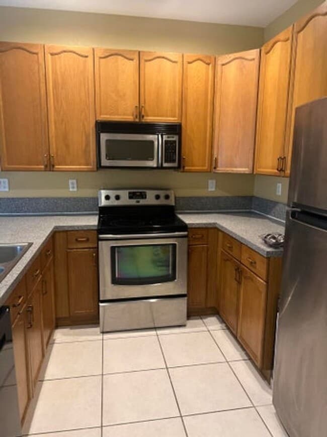 Foto del edificio - 4434 Lake Lucerne Cir