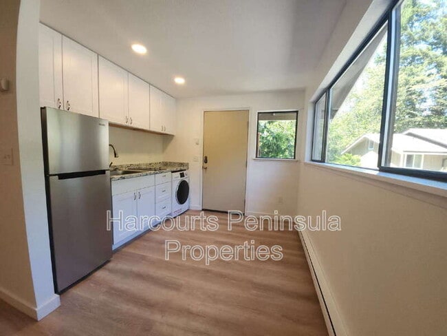 Building Photo - 35 NE Torval Canyon Rd