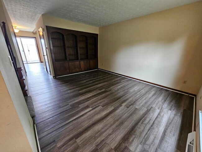 Building Photo - 5039 Godown Rd