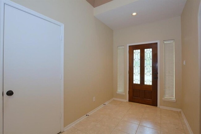 Building Photo - 1523 Stone Canyon Dr