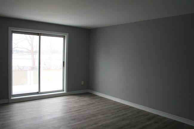 Building Photo - 950 Eastlawn Av