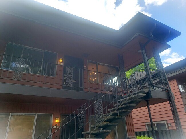 Building Photo - Mid Century Condo in Irvington W/S/T Included