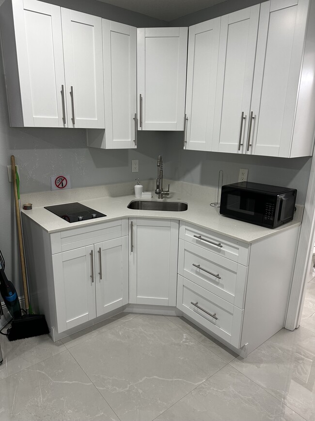 Building Photo - 9333 Chandon Dr
