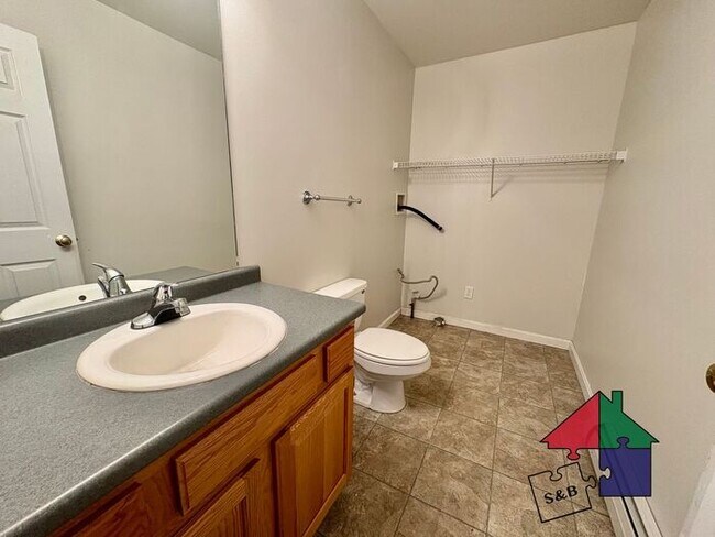 Building Photo - Beautiful Milton 2 Bedroom - Attached Garage!