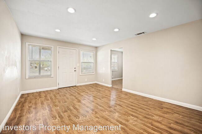 Building Photo - 2 br, 1 bath House - 4065 E. 9th St.