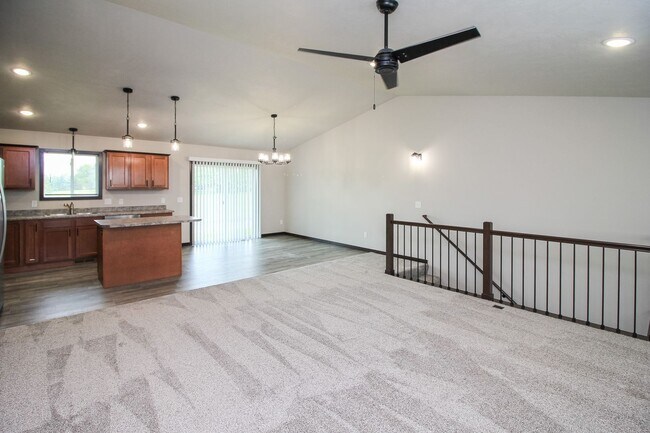 Foto del edificio - Beautiful 3 bedroom 2 bath unit at 620 Samantha St. in Tea, SD.