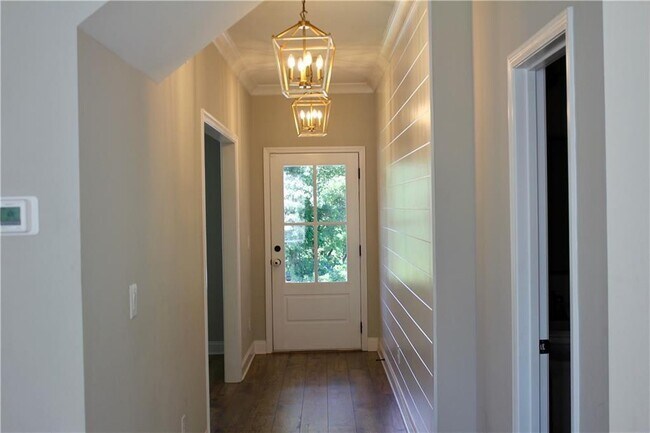 Building Photo - 660 Allen St NE