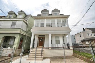 Building Photo - 176 Grafton Ave