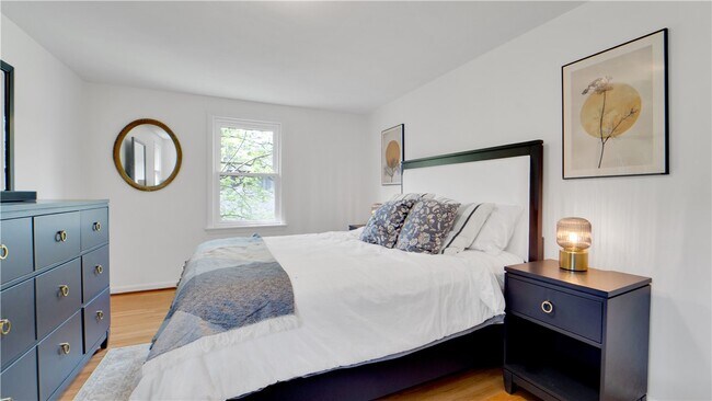 Foto del edificio - 288 Oakridge Dr