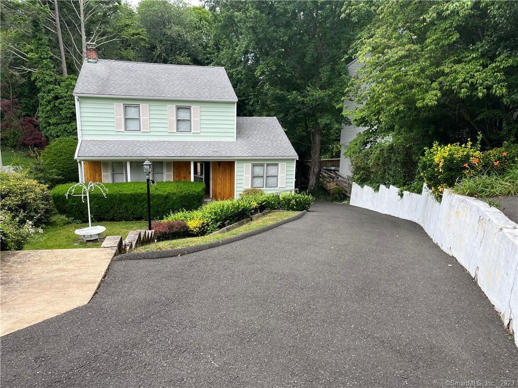 Primary Photo - 13 Hollow Tree Ridge Rd