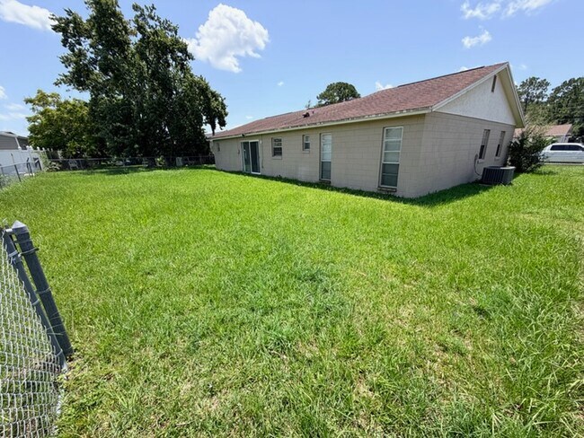 Building Photo - 319 La Paz Dr
