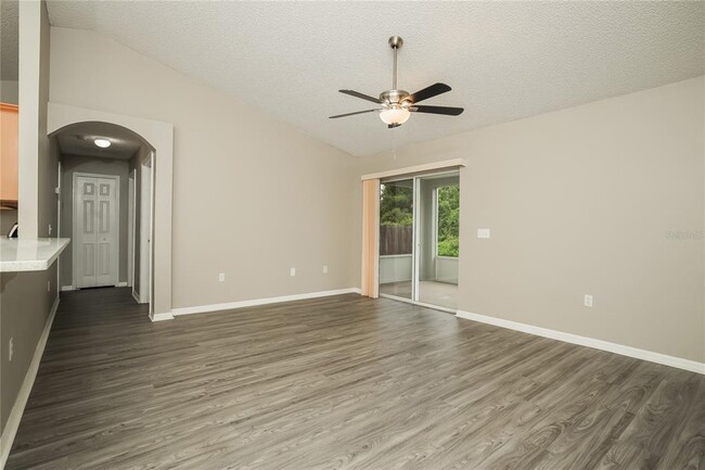 Foto del edificio - 5574 Willow Bend Trail