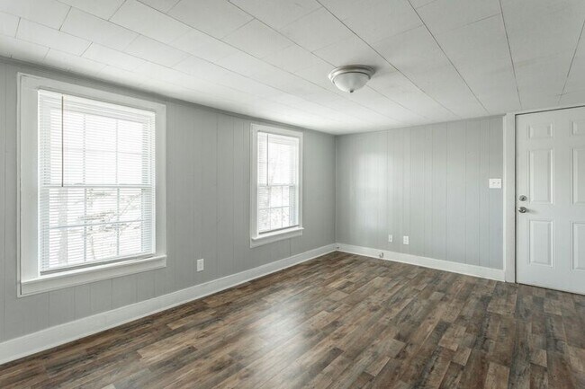 Foto del edificio - 311 Hedgewood Dr