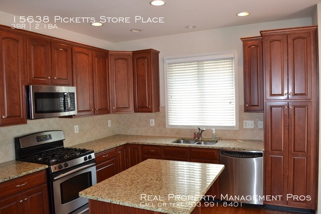 Foto del edificio - 15638 Picketts Store Pl