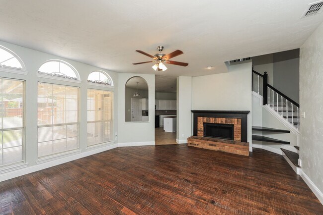 Building Photo - 5BR/2.5BA | Newly Renovated Single Family Home | Great Front and backyard | Private Pool!