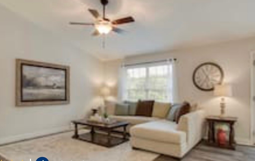Building Photo - 2406 Chimney Rock Ln