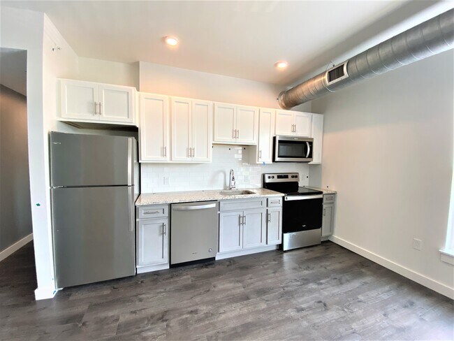 Two Toned Cabinets - 550 Lofts - One Bedrooms