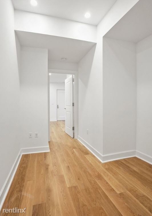 Building Photo - 156 E 48th St