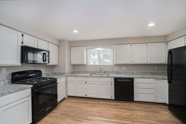 Building Photo - 9 S Glaspie St