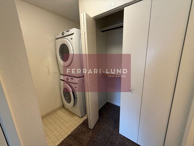 Foto del edificio - ?? Loft Style Townhome in Reno - Kay DeAlba Property! ??