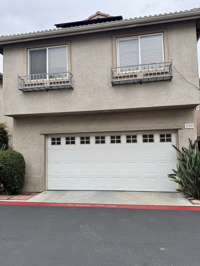 Building Photo - 8554 Burnet Ave