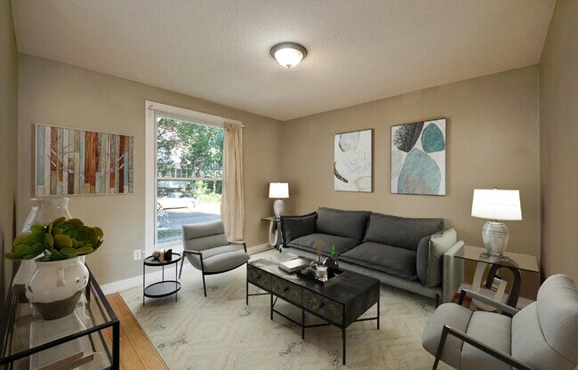 Foto del edificio - Charming 4-Bedroom Home with Gleaming Hardwood Floors in Vibrant Minneapolis Neighborhood!