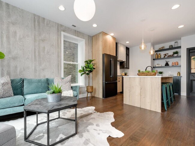 Foto del edificio - 1815 W Augusta Blvd