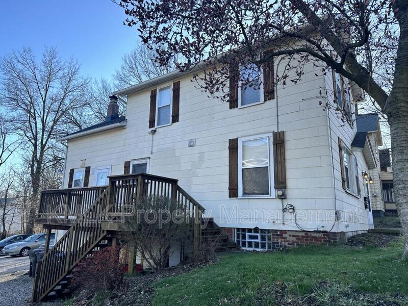 Building Photo - 504 Gage St