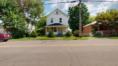 Building Photo - 396 Grace St