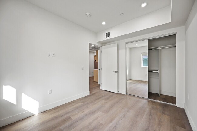 Building Photo - Ecco Hawthorn