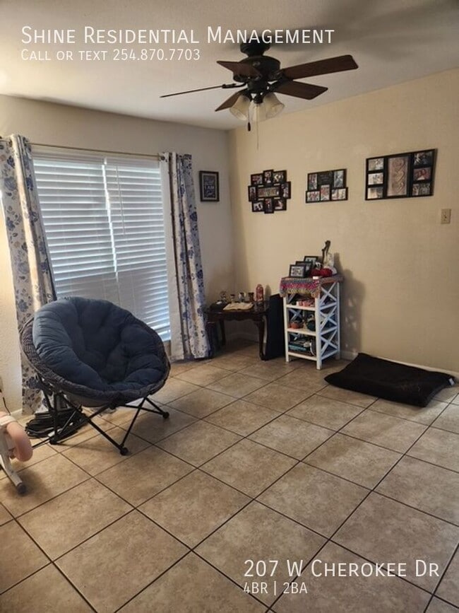 Building Photo - 207 W Cherokee Dr