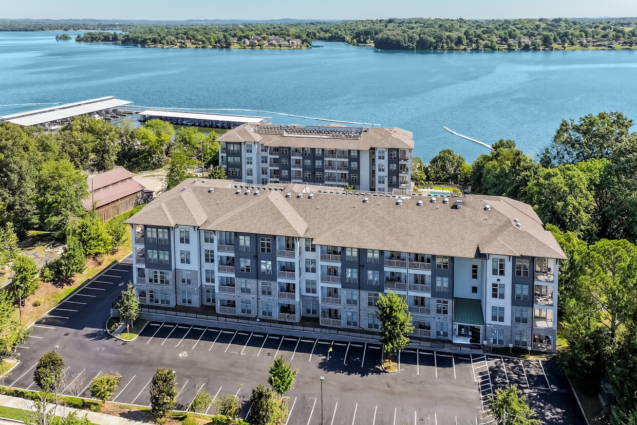 Foto principal - The Residence at Old Hickory Lake